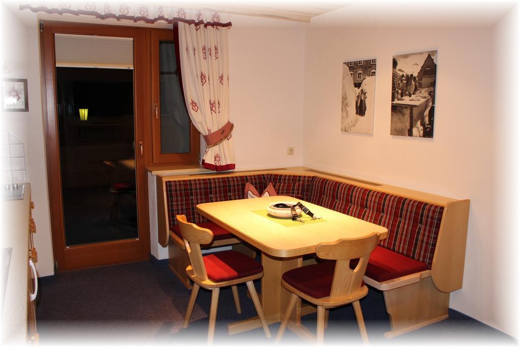 Haus Saumspitz Apartamento Sankt Anton am Arlberg Quarto foto